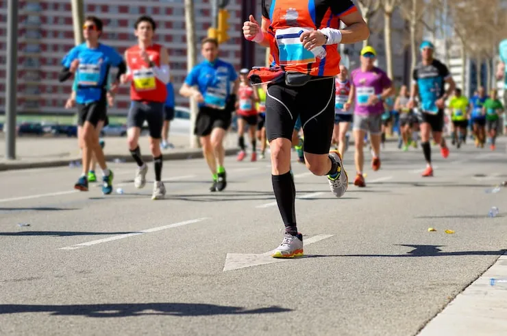 marathon-running-race-many-runners-feet-road-racing-sport-competition-fitness-healthy-lifestyle-concept_146539-45.jpg