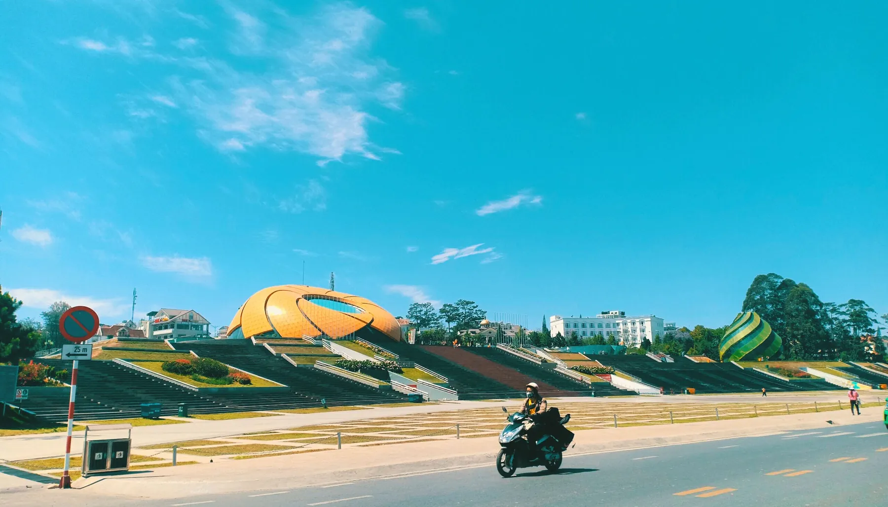 quang-truong-da-lat-3.jpg