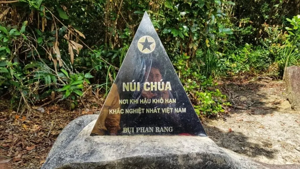 NÚI CHÚA.jpg