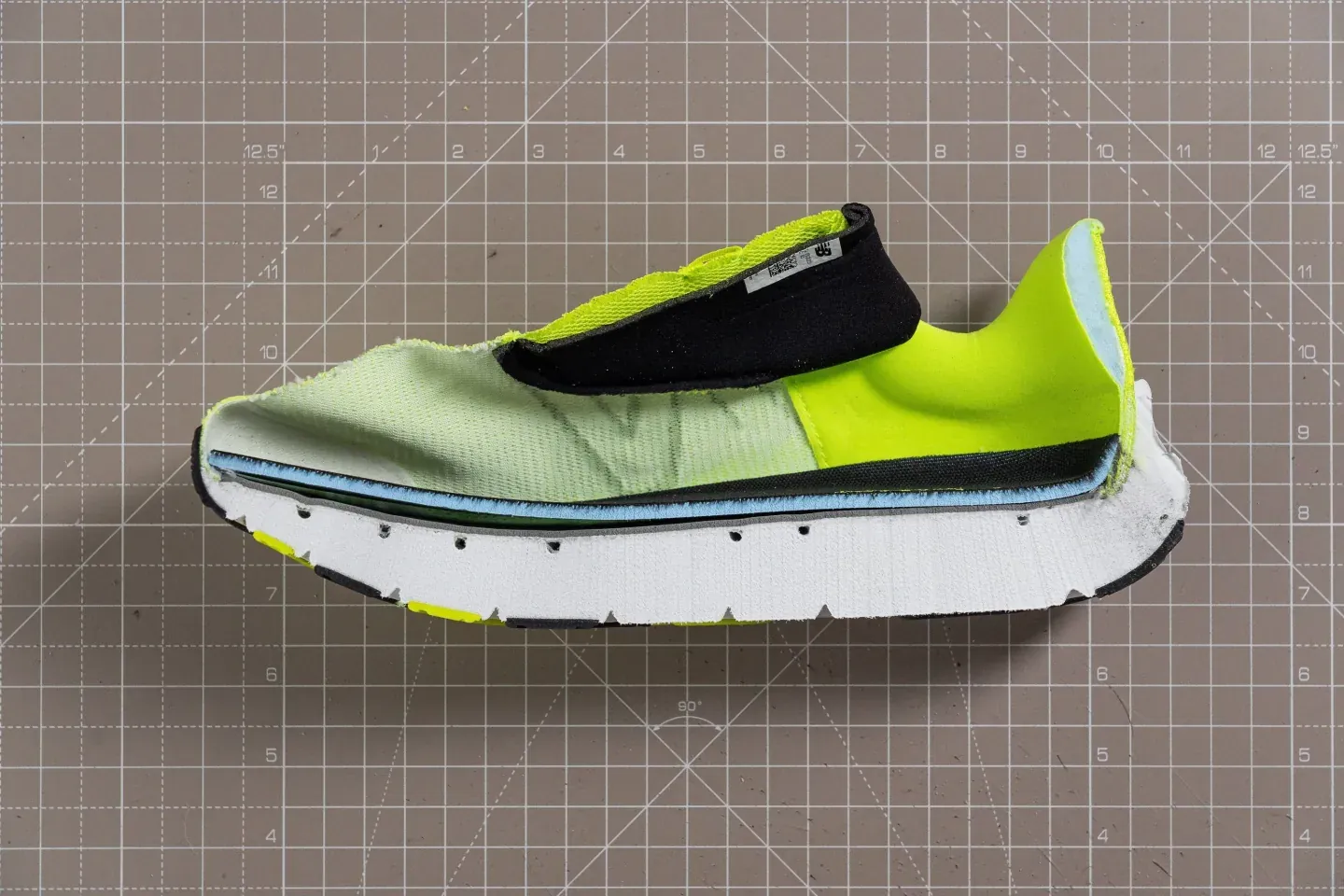 new-balance-fresh-foam-x-kaiha-drop-3-8-main-21341551-1440.webp