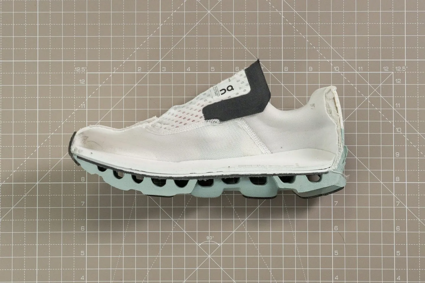on-cloudmonster-drop-6-8-main-21350762-1440.jpg
