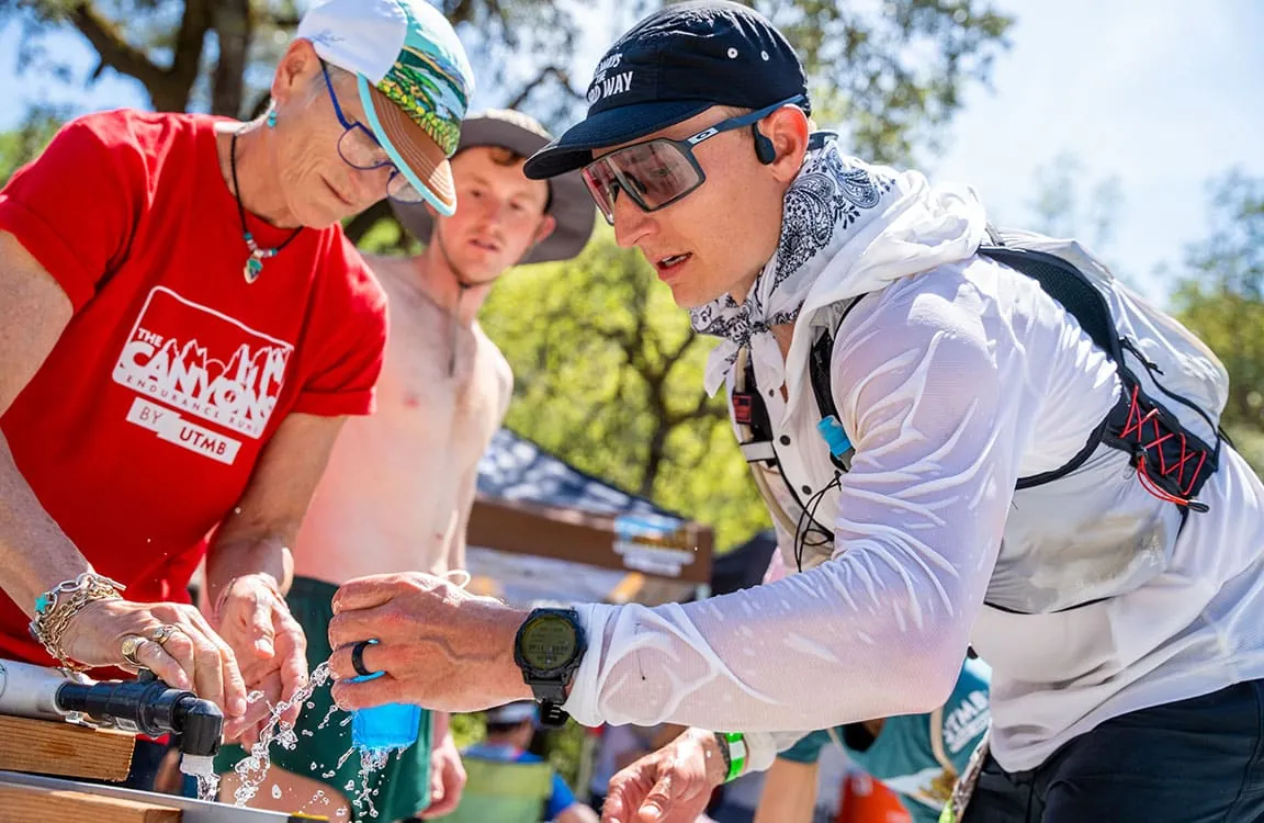 runner-getting-water-at-aid-station.jpg
