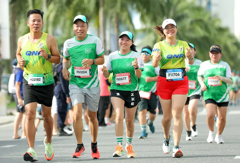 chạy bộ đường dài .jpg